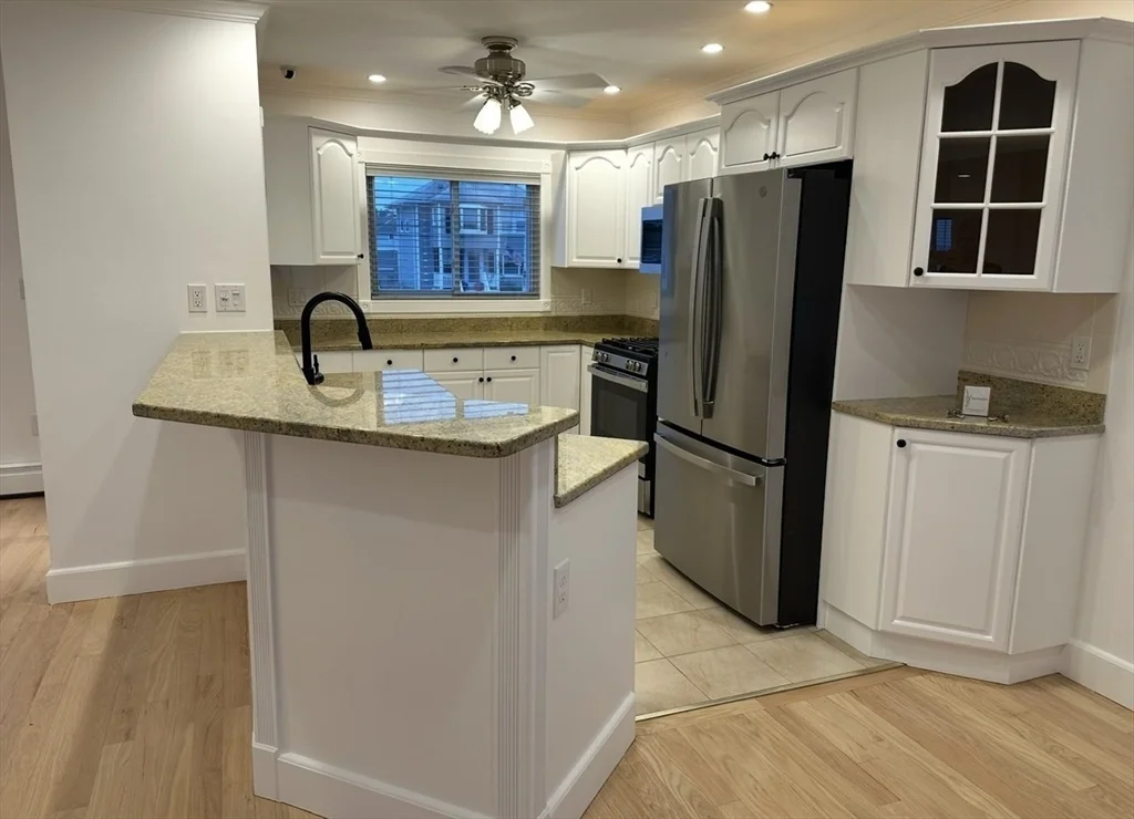 39 Castle Rd, Nahant