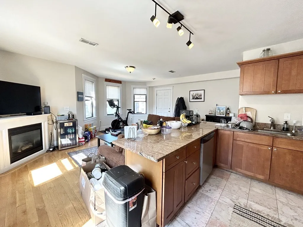 916 Dorchester St, Boston