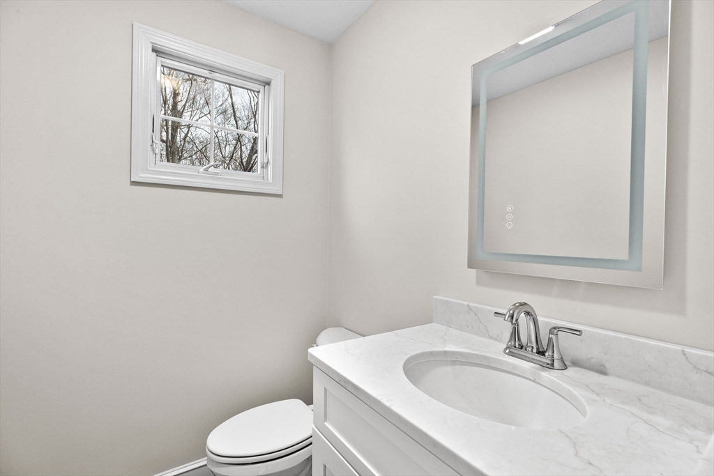 196 Summer St, World's End