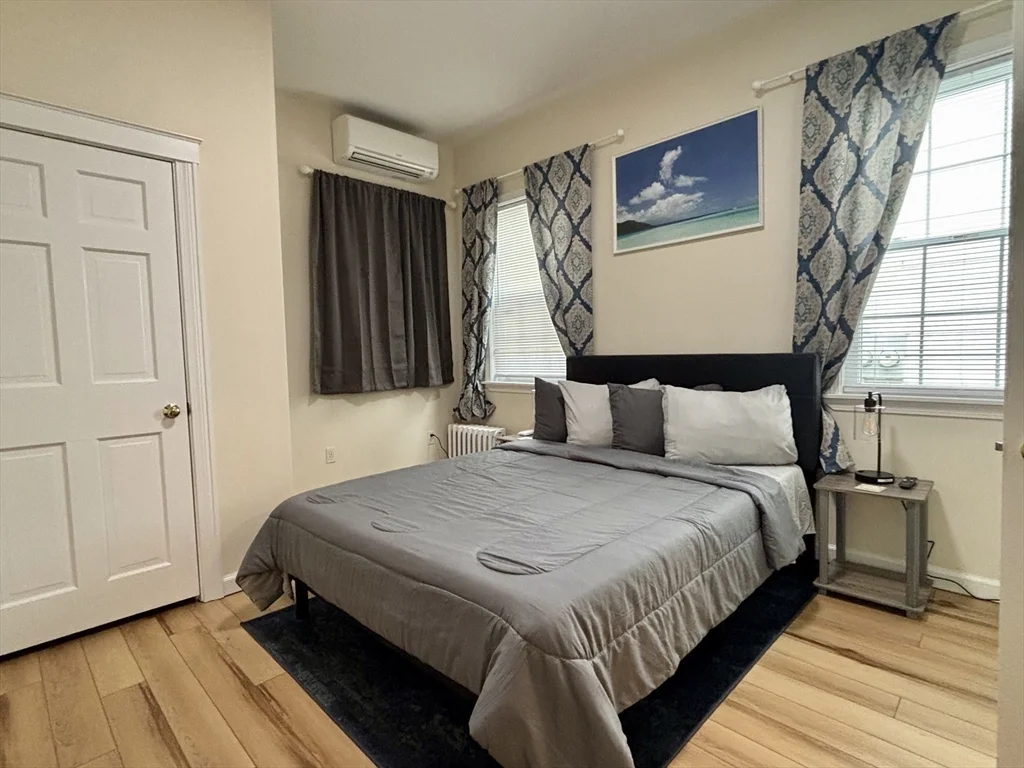 407 Main St, Medford