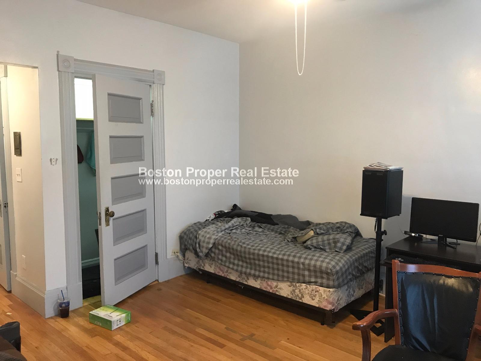 Studio bed, 1 bath apartment for rent at 1091 Boylston St Unit 52, Fenway — photo 2 of 6