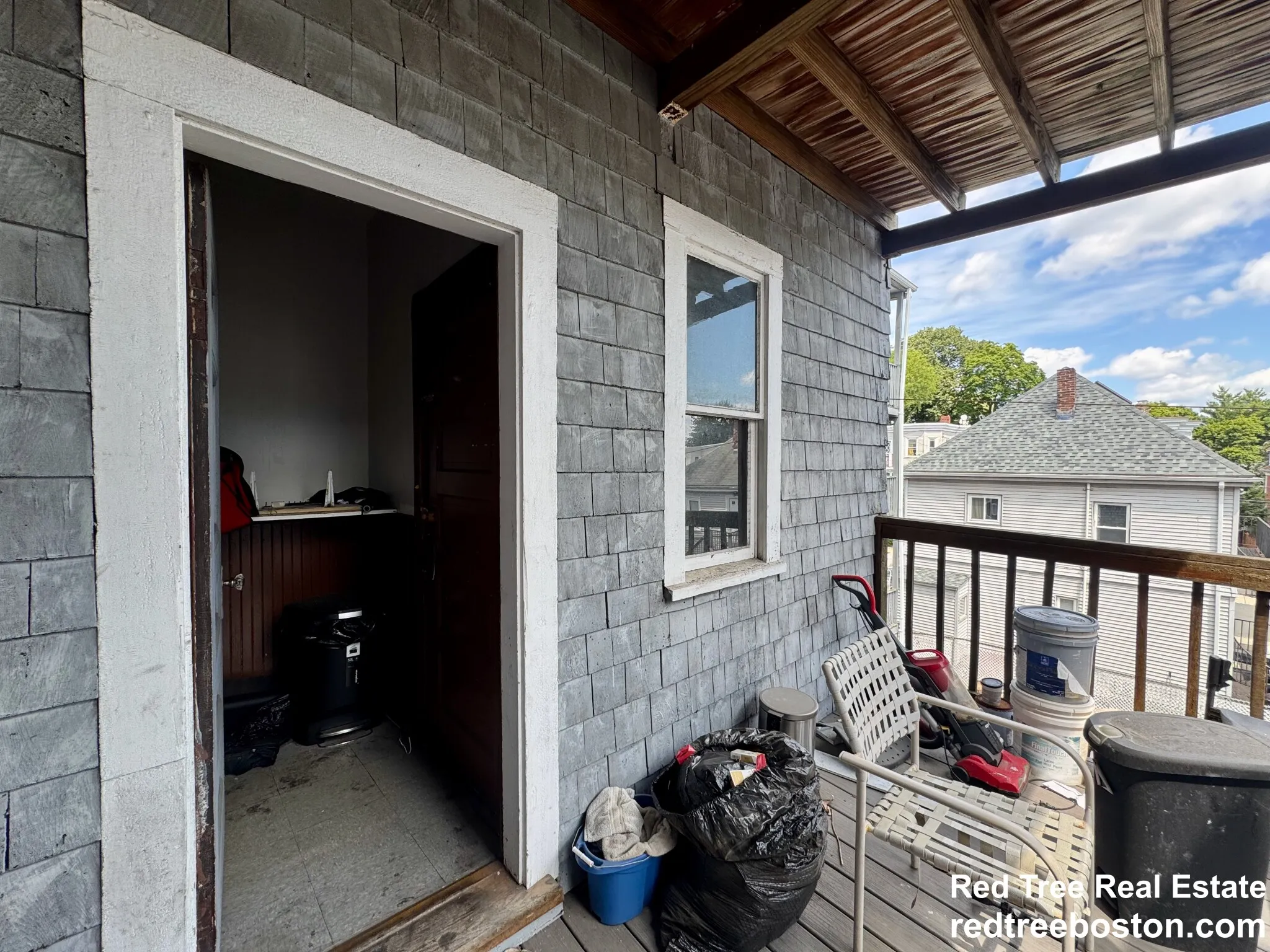 348 Faneuil St, Oak Square