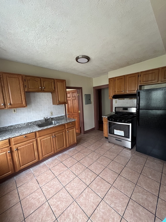 39 Stellman Rd, Roslindale