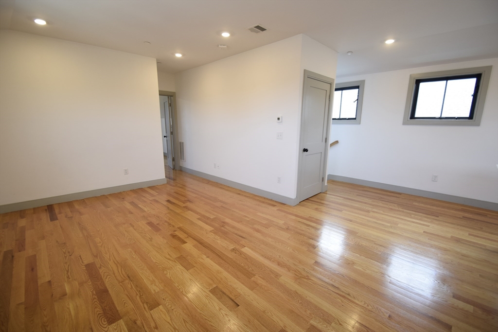 15 Maywood St, Roxbury