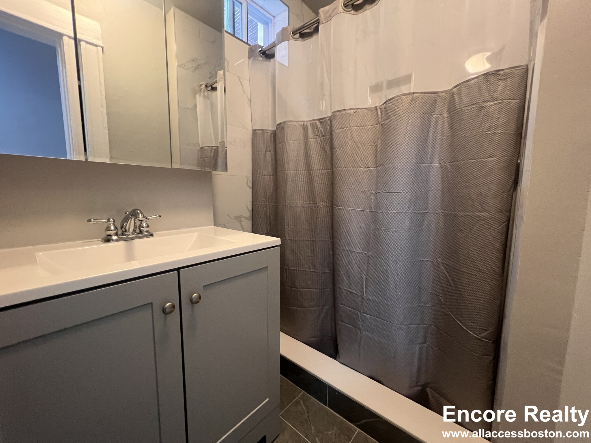 376 Riverway, Mission Hill