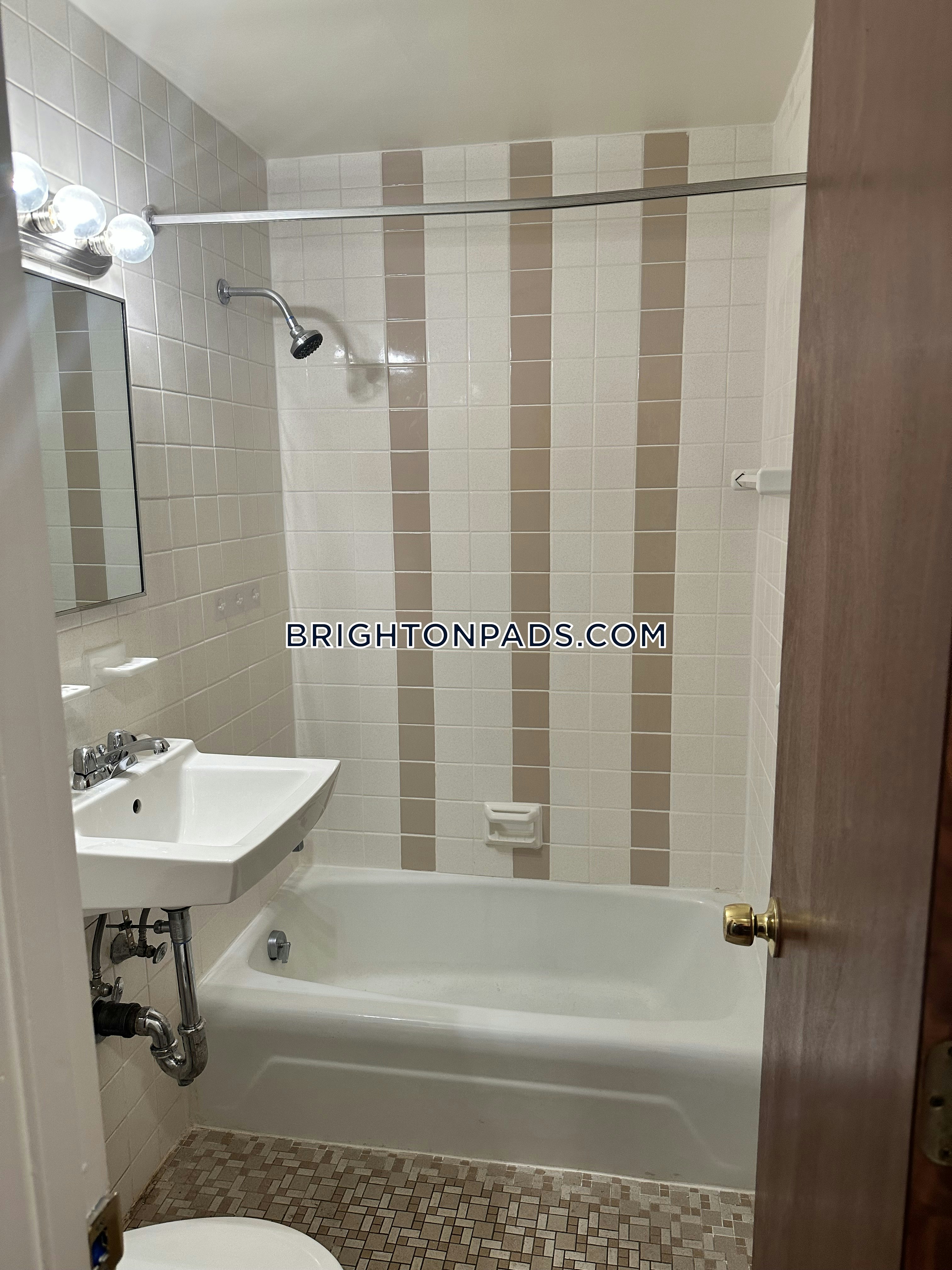 160 North Beacon St, Brighton