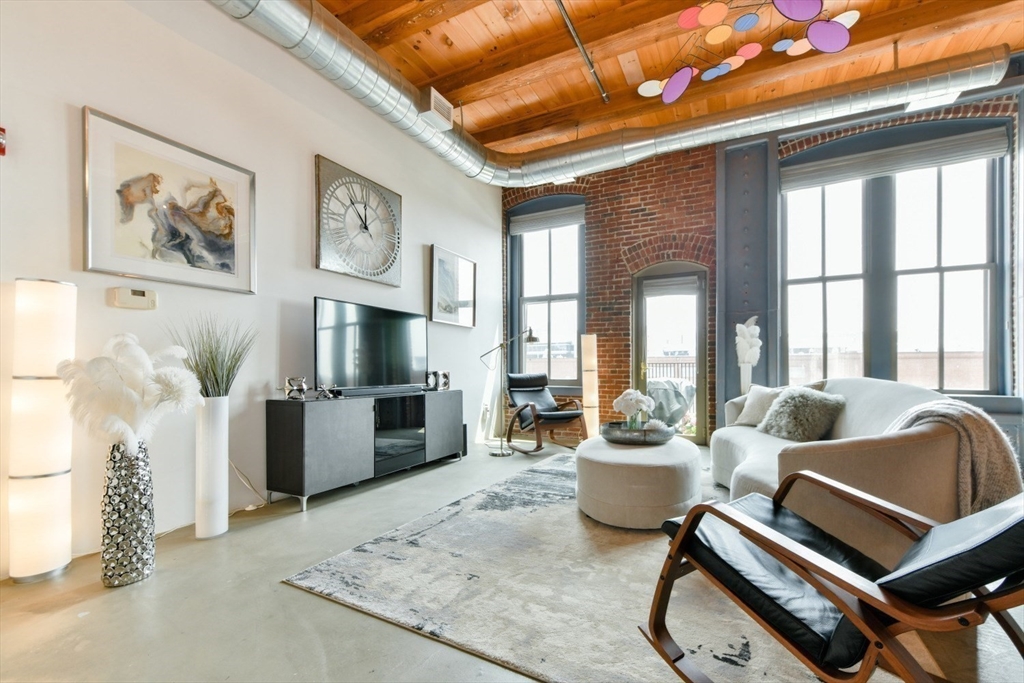 35 Channel Center St, South Boston