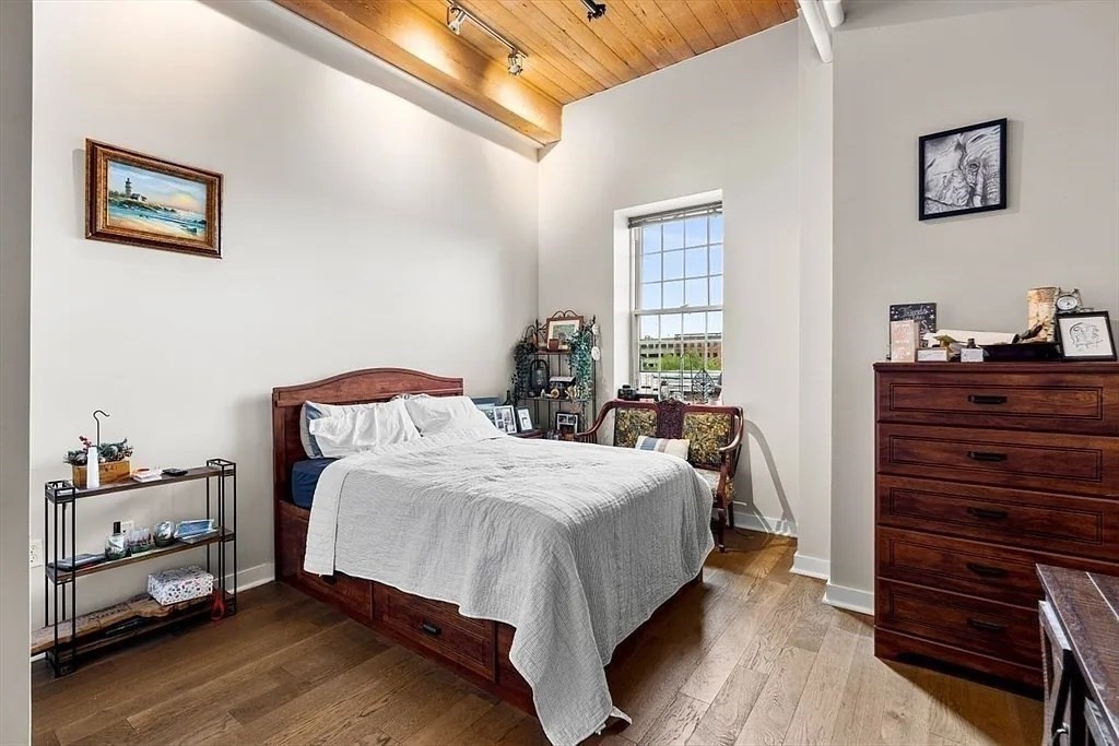 130 John St, Downtown