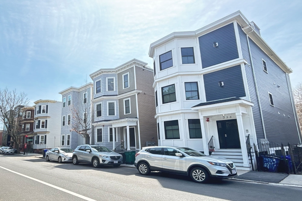 335 Maverick St, East Boston