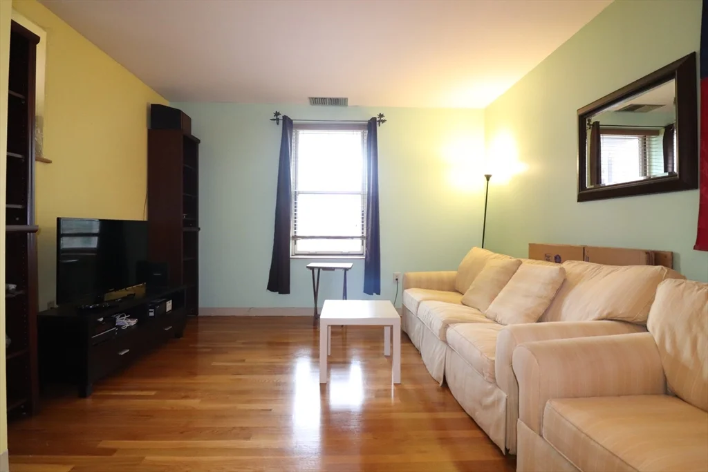 96 Gainsborough St, Fenway