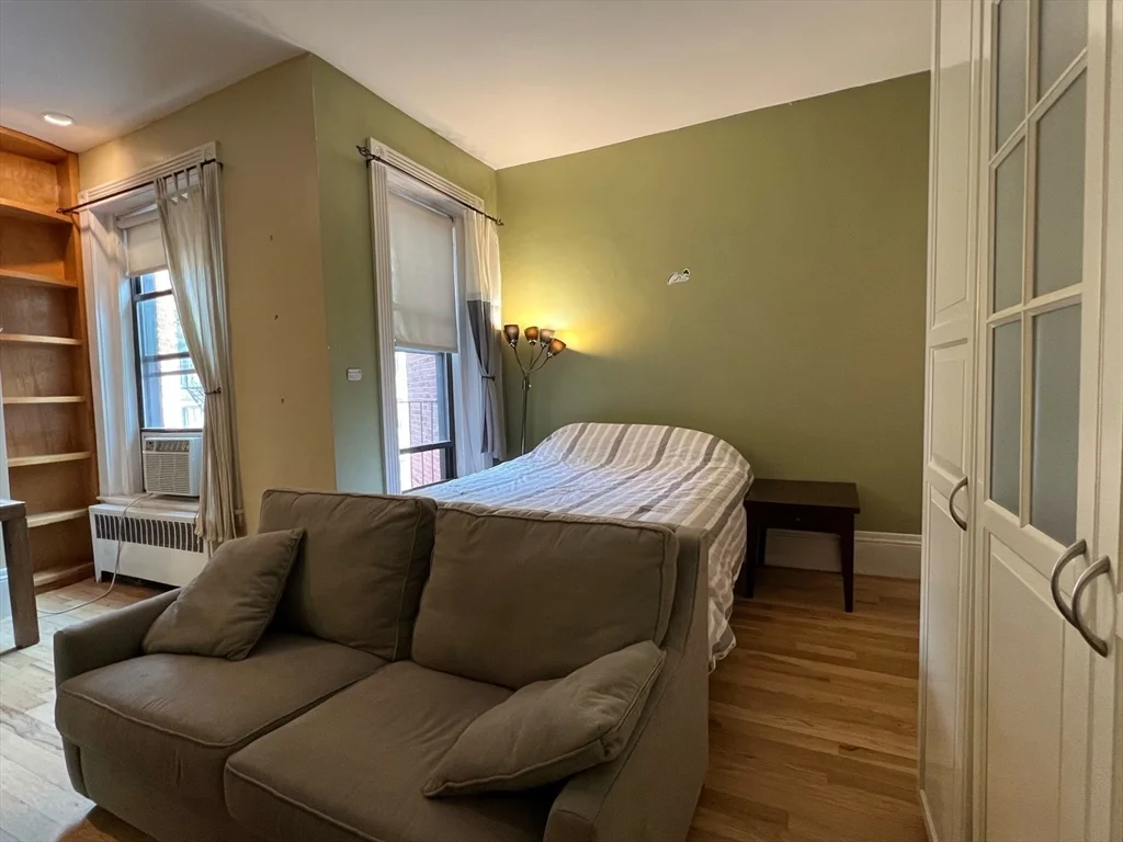 271 Dartmouth St, Back Bay