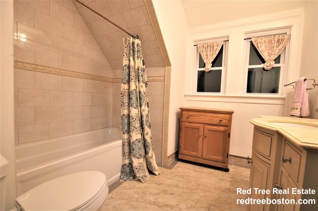 18 Holton St, Allston