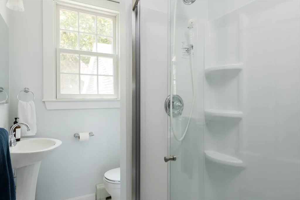 16 Jefferson Shores Rd, Cohasset Narrows