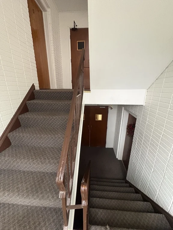 10 Longwood Dr, Andover