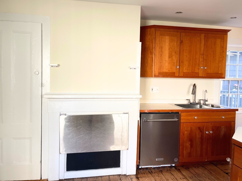 20 Pleasant St, Salem