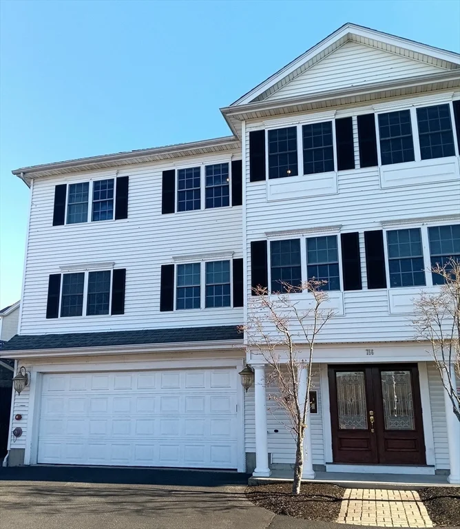 756 Moody St, Waltham