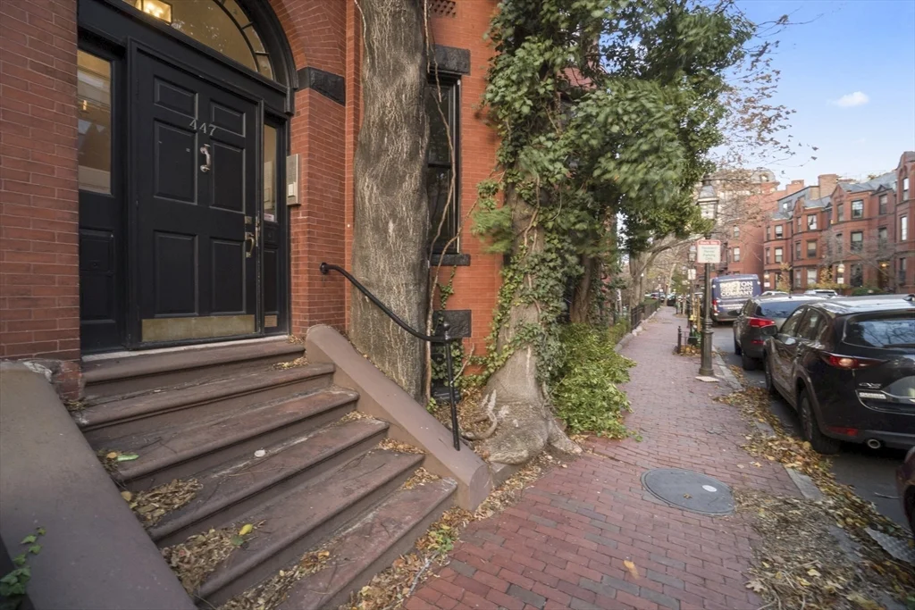 447 Marlborough St, Back Bay