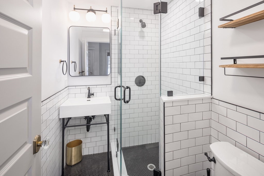 44 Winslow Rd, North Brookline