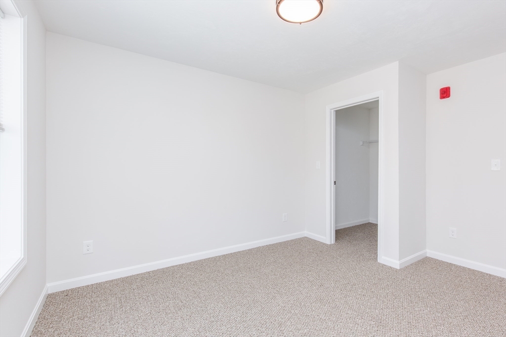 60 Sherburne Ave, Tyngsborough