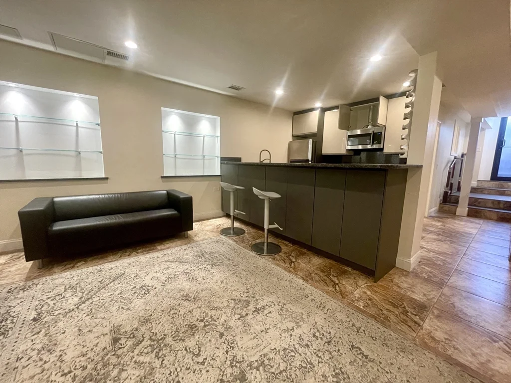 25 Saint Mary's Ct, Brookline