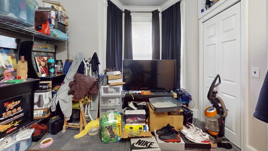 101 Bradford, Everett