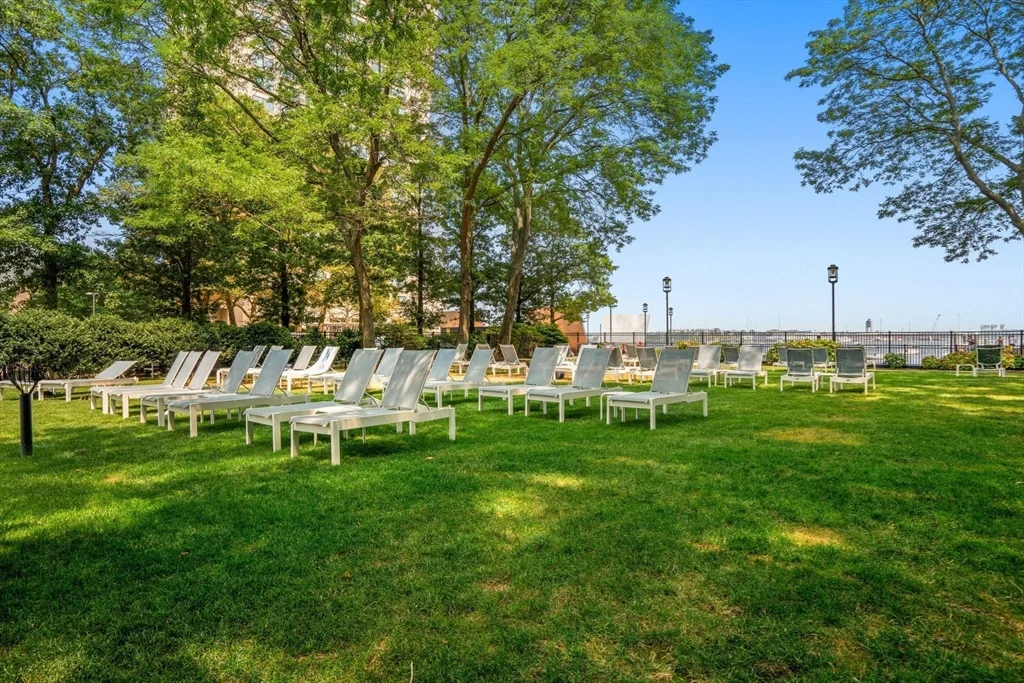 85 East India, Waterfront