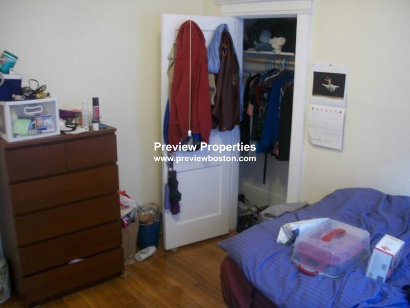 879 Beacon St, Fenway