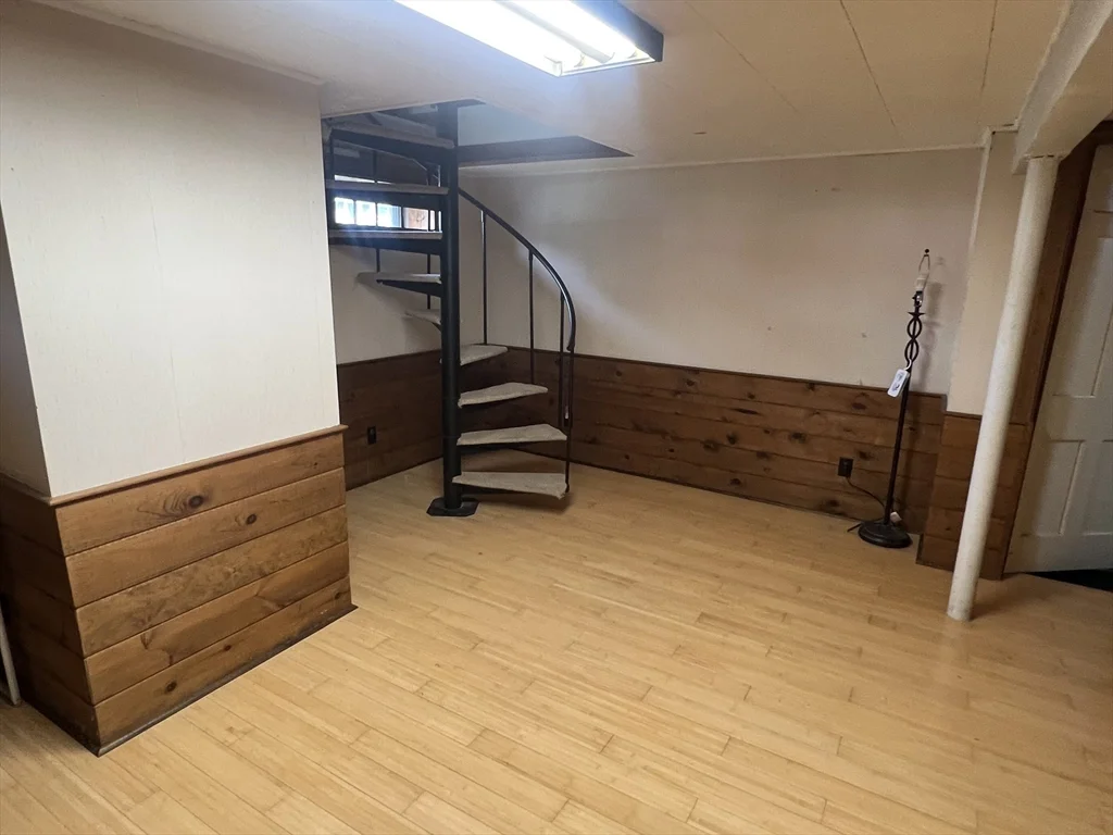 12 Saran Ave, Bedford