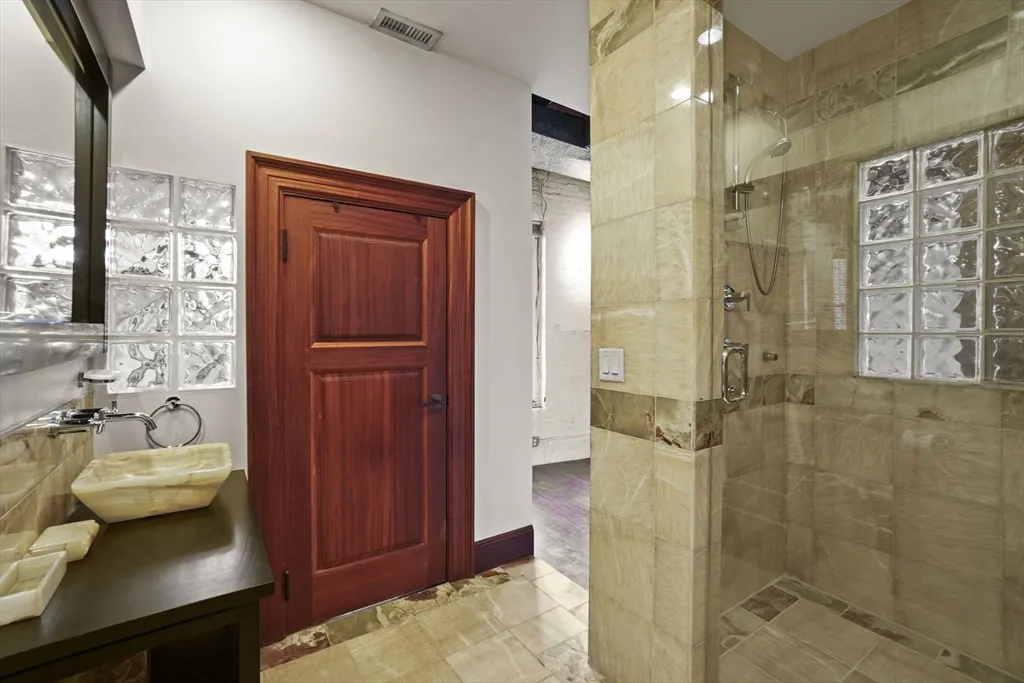 96 South St, Leather District