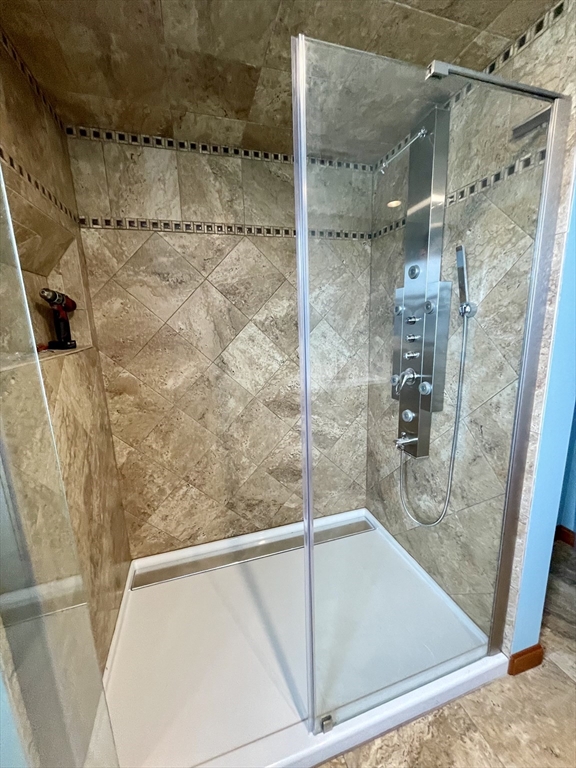 871 King St, Fall River