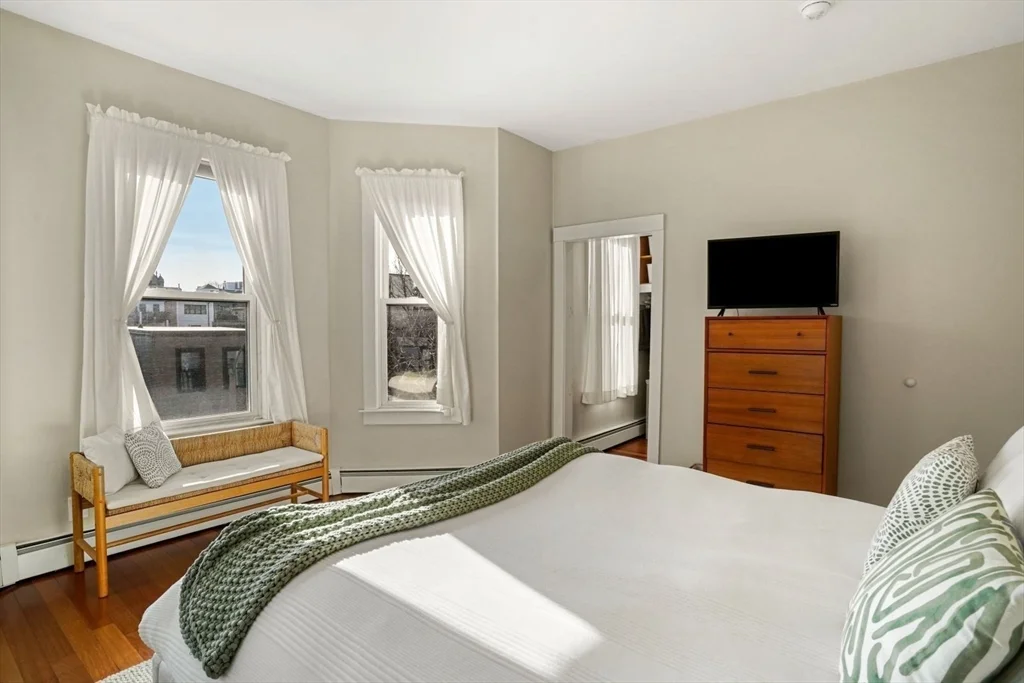 596 E 2nd St, South Boston