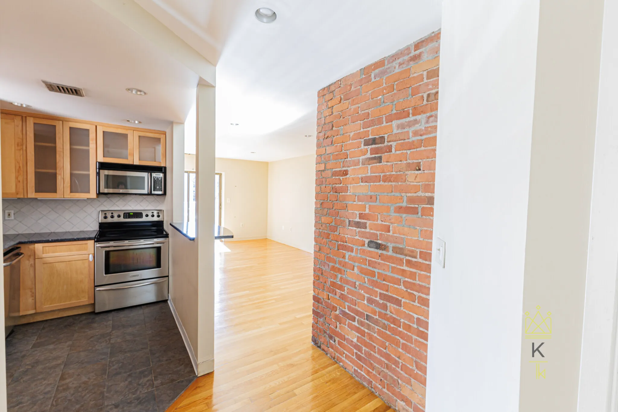 96 Gainsborough St, Fenway