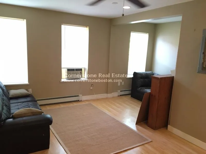 5 Chesterton St, Roxbury