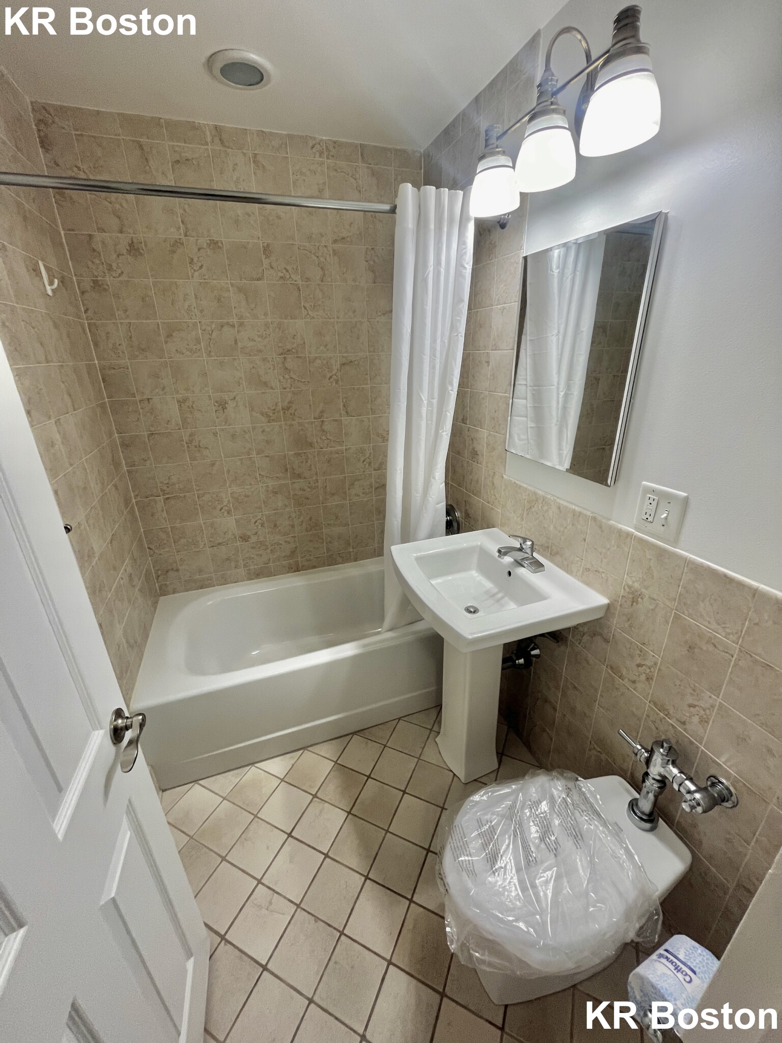 1 bed, 1 bath apartment for rent at 11 Camelot Ct Unit 11-5H, Brighton — photo 3 of 3