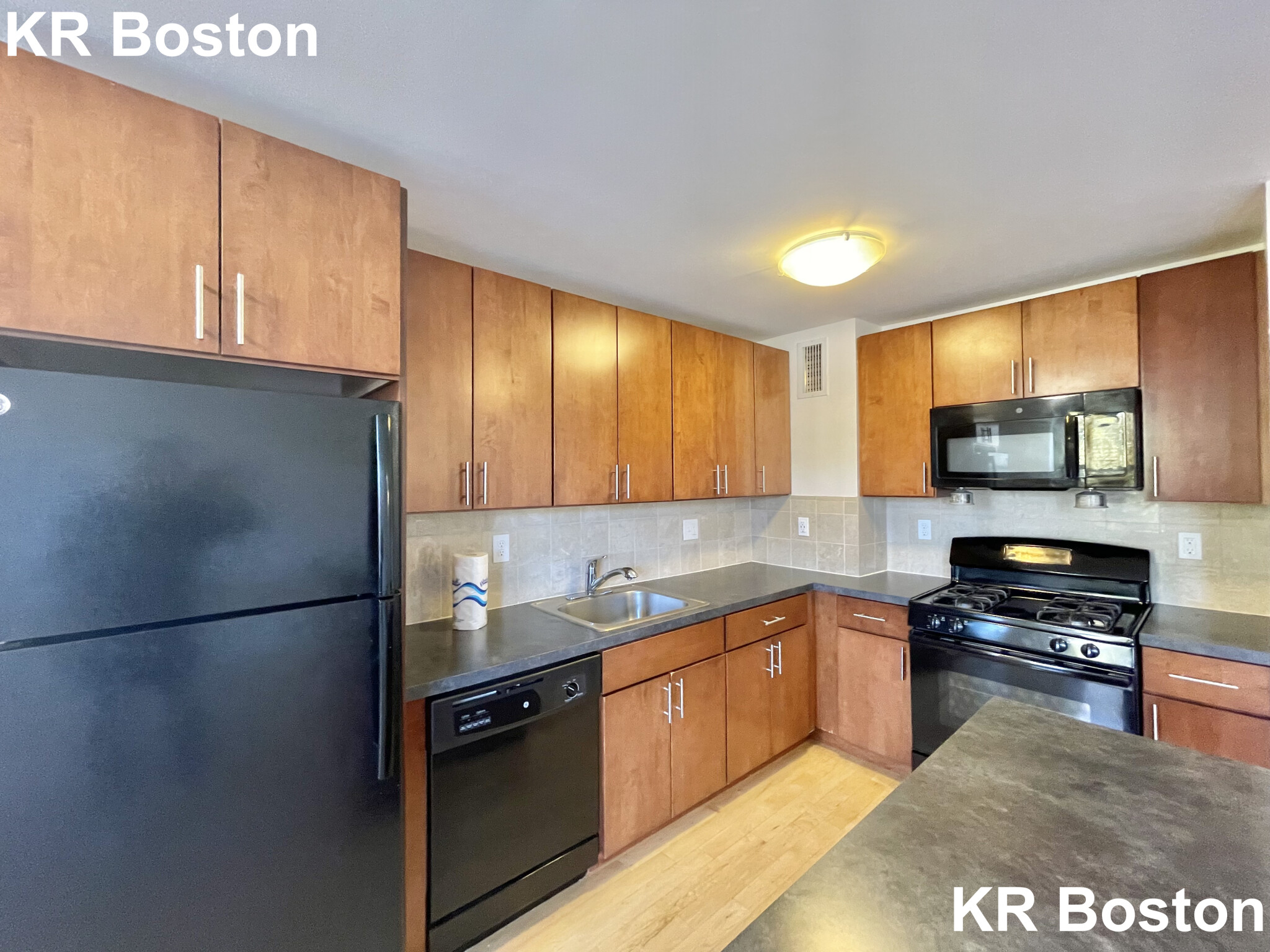 2 bed, 1 bath apartment for rent at 11 Camelot Ct Unit 11-2J, Brighton — photo 1 of 3