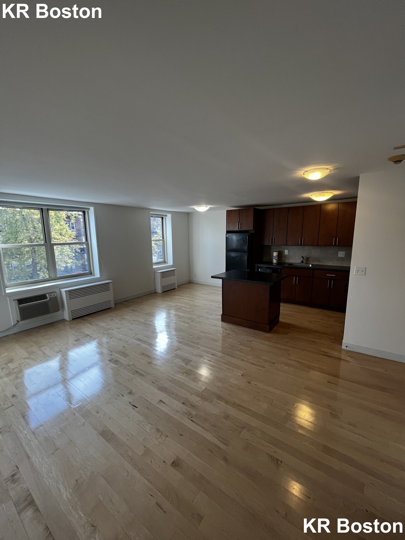 2 bed, 1 bath apartment for rent at 11 Camelot Ct Unit 11-2J, Brighton — photo 2 of 3