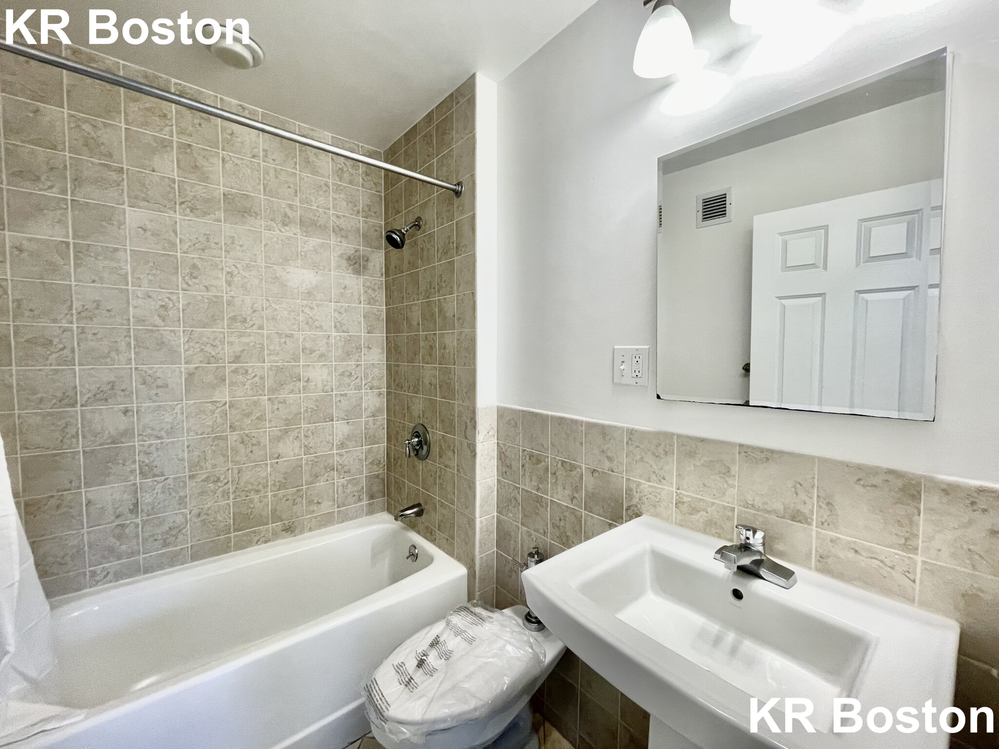 2 bed, 1 bath apartment for rent at 11 Camelot Ct Unit 11-2J, Brighton — photo 3 of 3