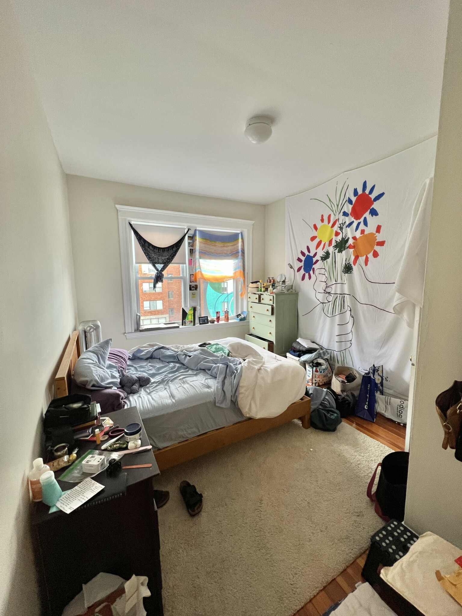 3 split bed, 1 bath apartment for rent at 11 Mount Hood Rd Unit 5., Brighton — photo 2 of 3
