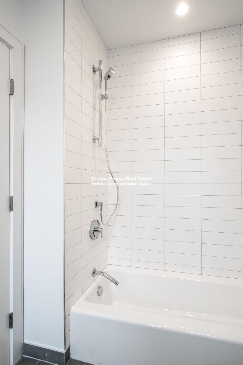 2 bed, 2 bath apartment for rent at 11 Temple St Unit 7, Beacon Hill — photo 11 of 20