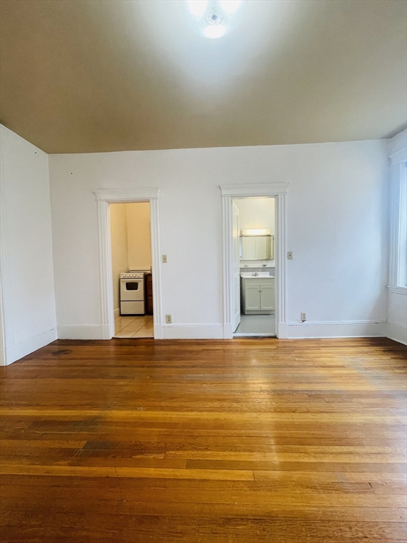 14 Palace Rd, Longwood