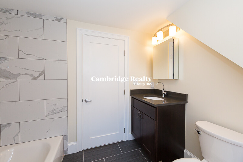 5 bed, 3 bath apartment for rent at 11 Winter Hill Rd Unit 2, South Medford — photo 11 of 29