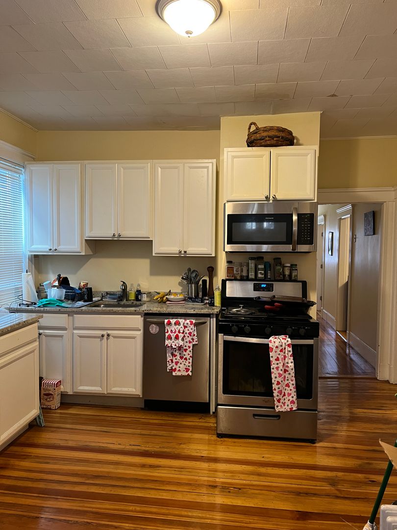 3 bed, 1 bath apartment for rent at 17 Dow St Unit A, West Somerville — photo 11 of 19