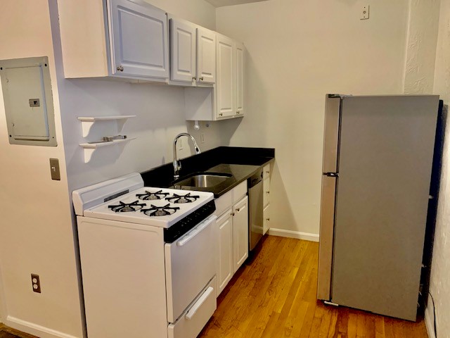 Studio bed, 1 bath apartment for rent at 40 Clark St Unit A, North End — photo 5 of 6