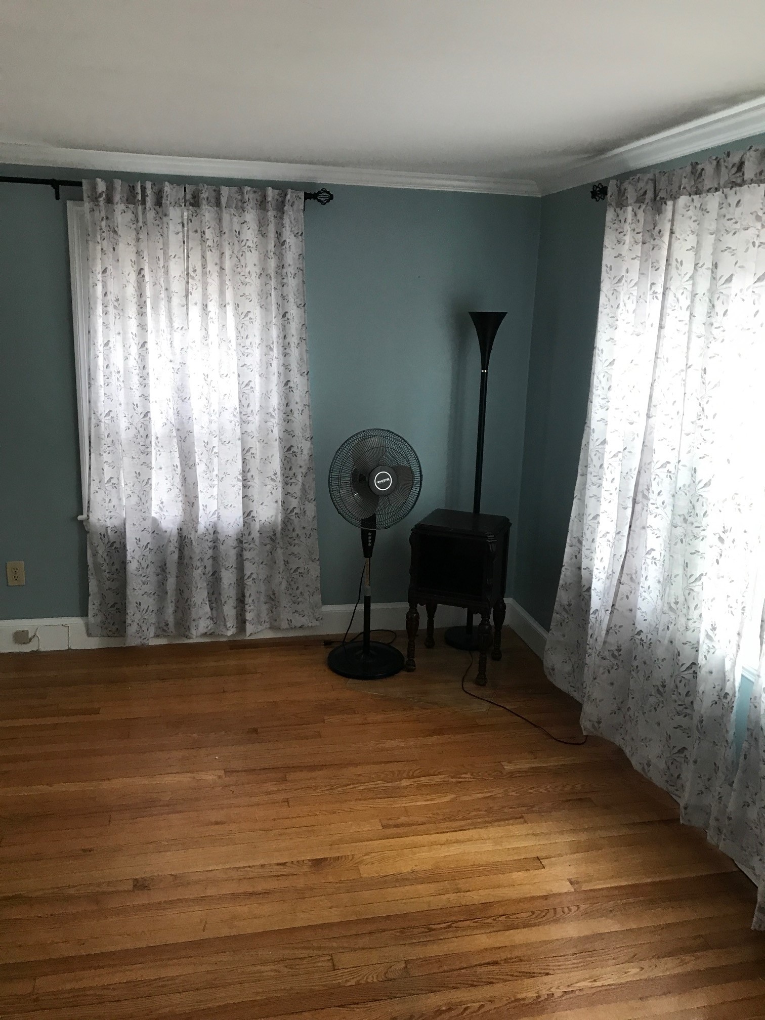 3 bed, 1 bath apartment for rent at 30 Mason St Unit 1, Salem — photo 11 of 15