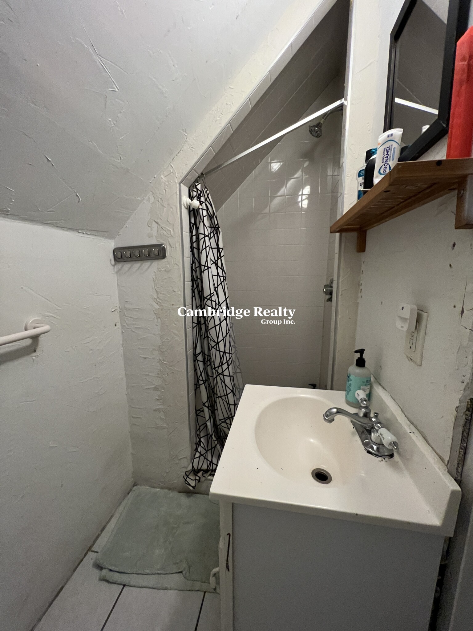 4 bed, 2 bath apartment for rent at 25 Spencer Ave Unit 2, Magoun Square — photo 11 of 14