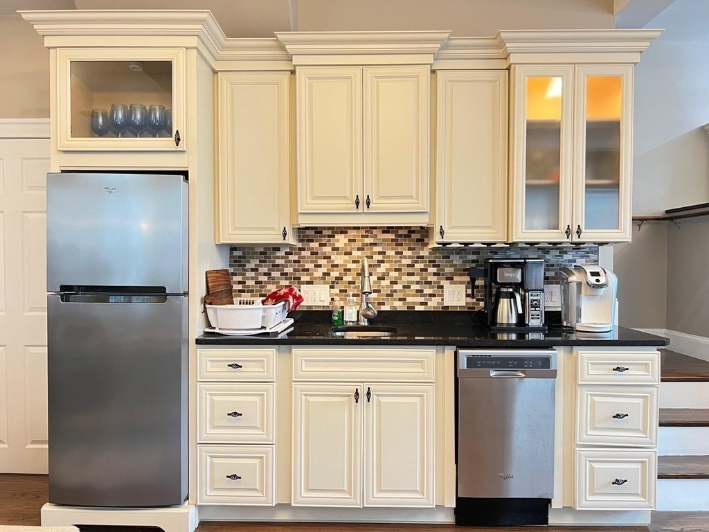 2 bed, 1.5 bath apartment for rent at 826 Watertown St Unit R, Newton — photo 5 of 6