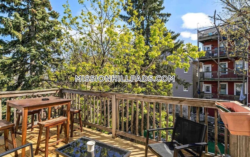 5 bed, 3 bath apartment for rent at 70 Hillside St Unit 3, Mission Hill — photo 11 of 11