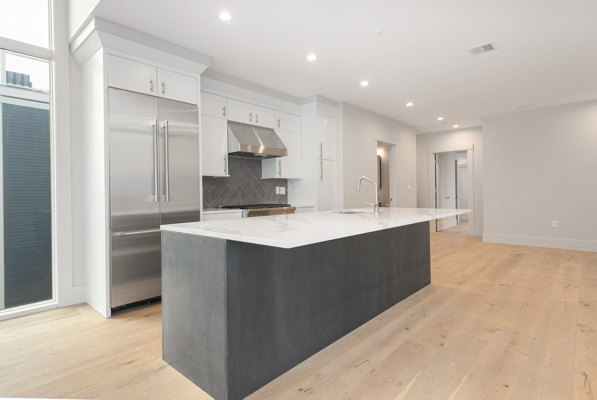 3 bed, 3.5 bath apartment for rent at 409 E 7th St Unit Penthouse, South Boston — photo 4 of 39