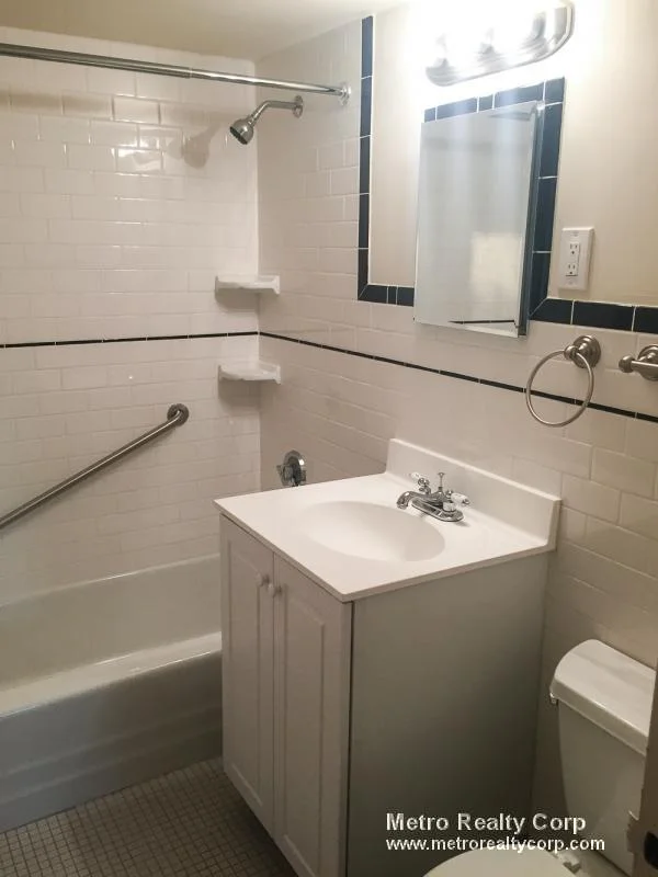 101 Monmouth St, Longwood
