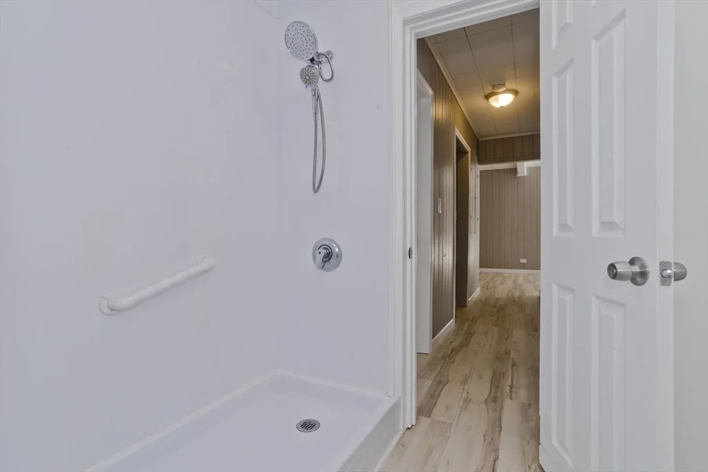 16 Knightville Dam Rd, Huntington